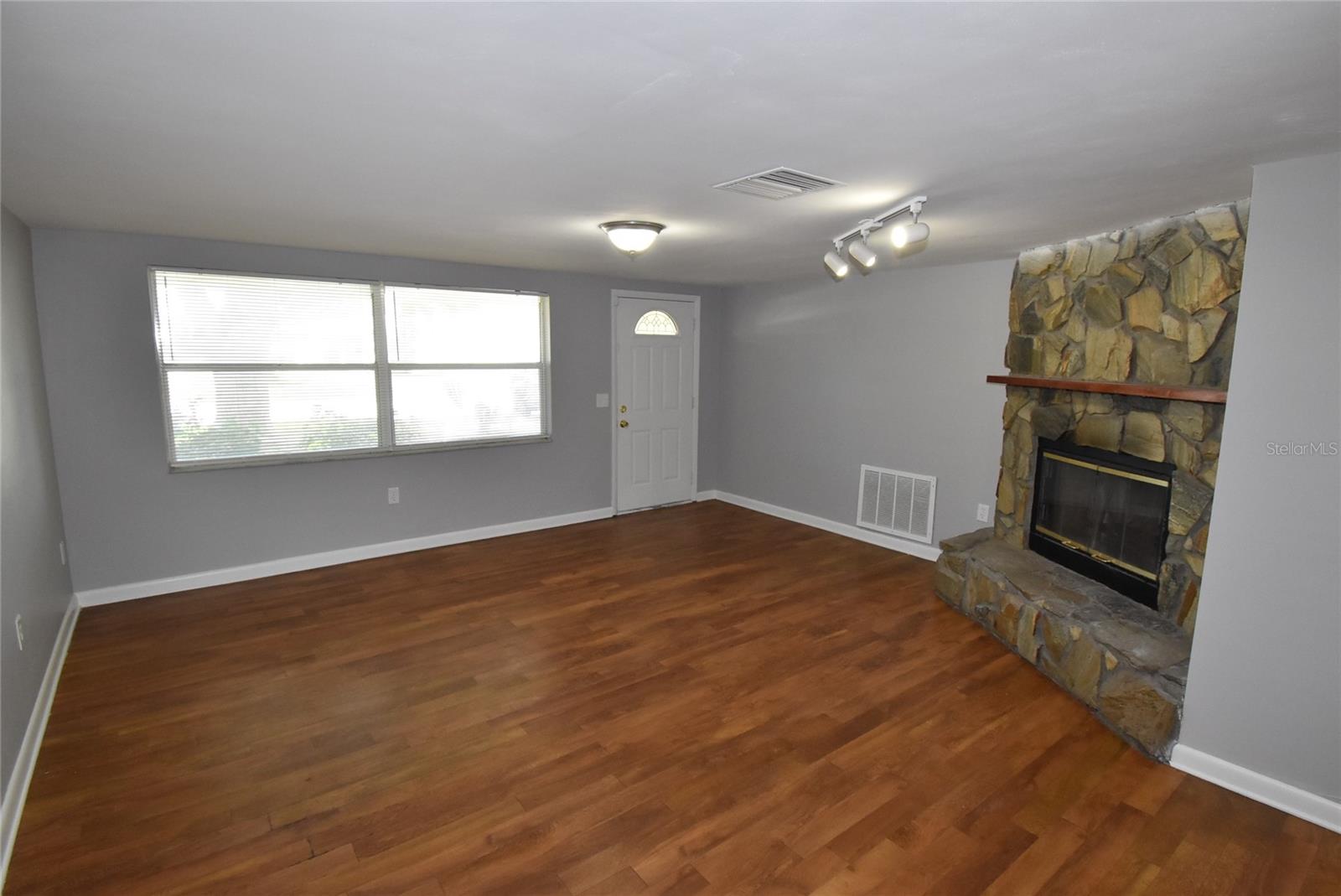 3212 BLUE BIRD DR — photo 4