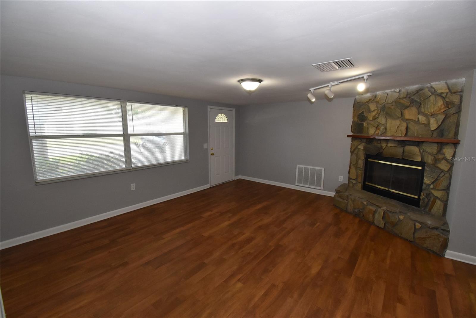 3212 BLUE BIRD DR — photo 5