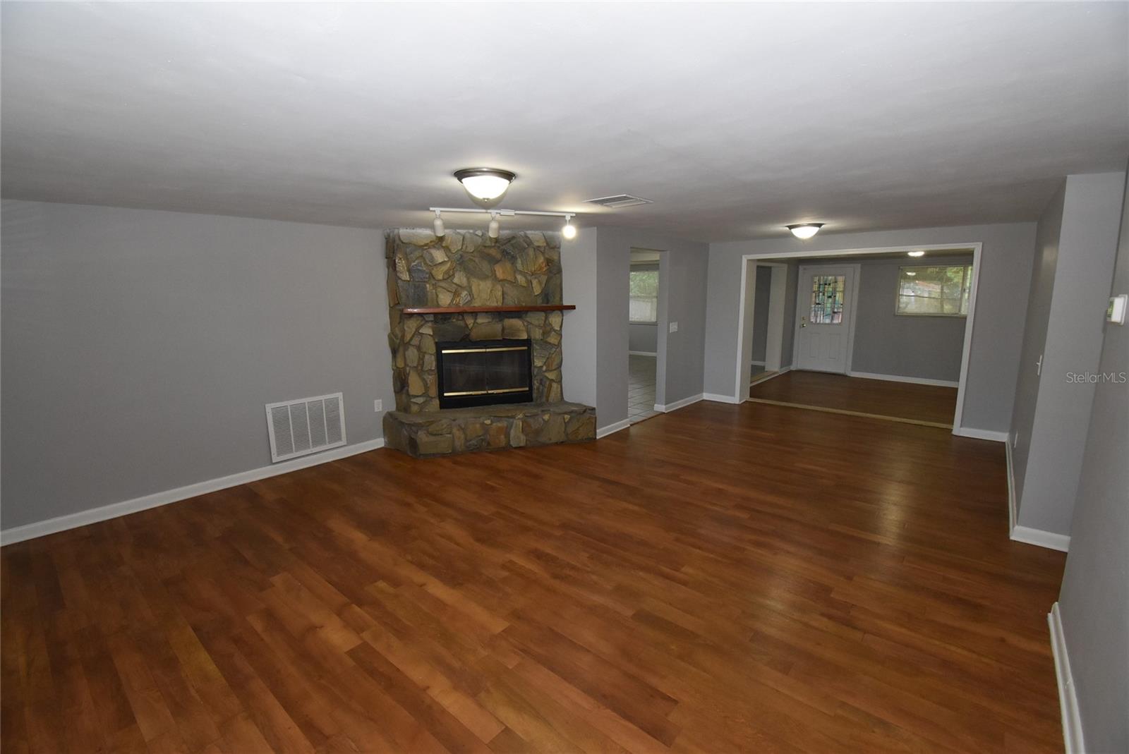 3212 BLUE BIRD DR — photo 3