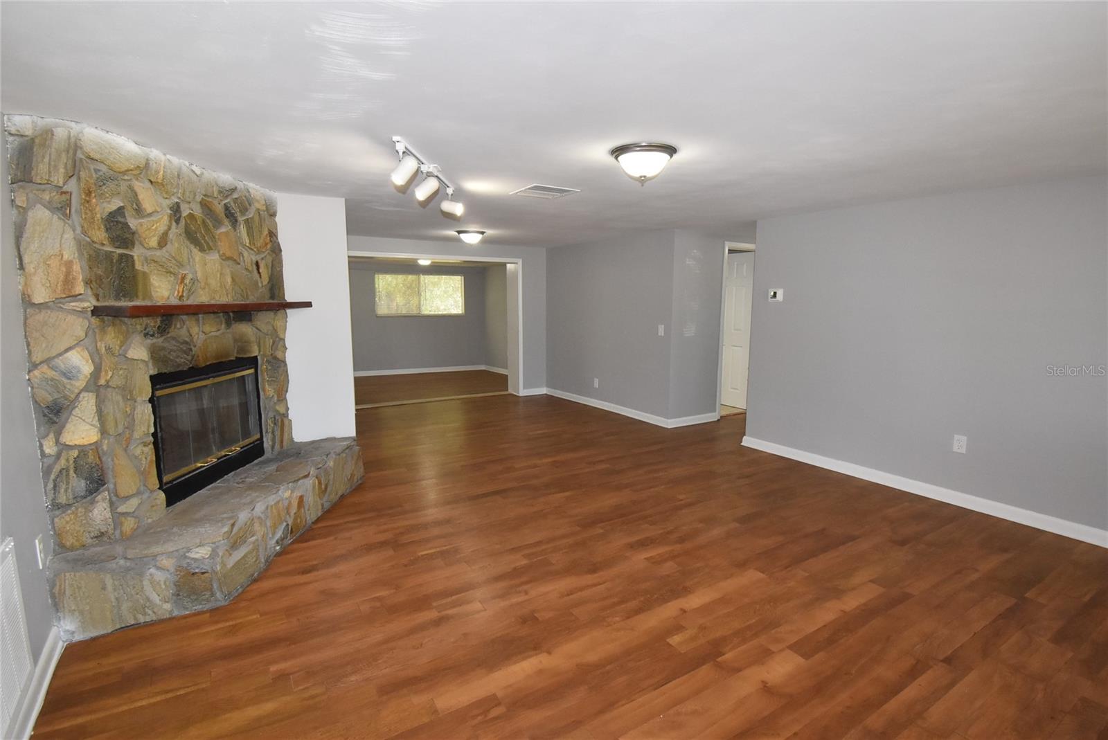 3212 BLUE BIRD DR — photo 2