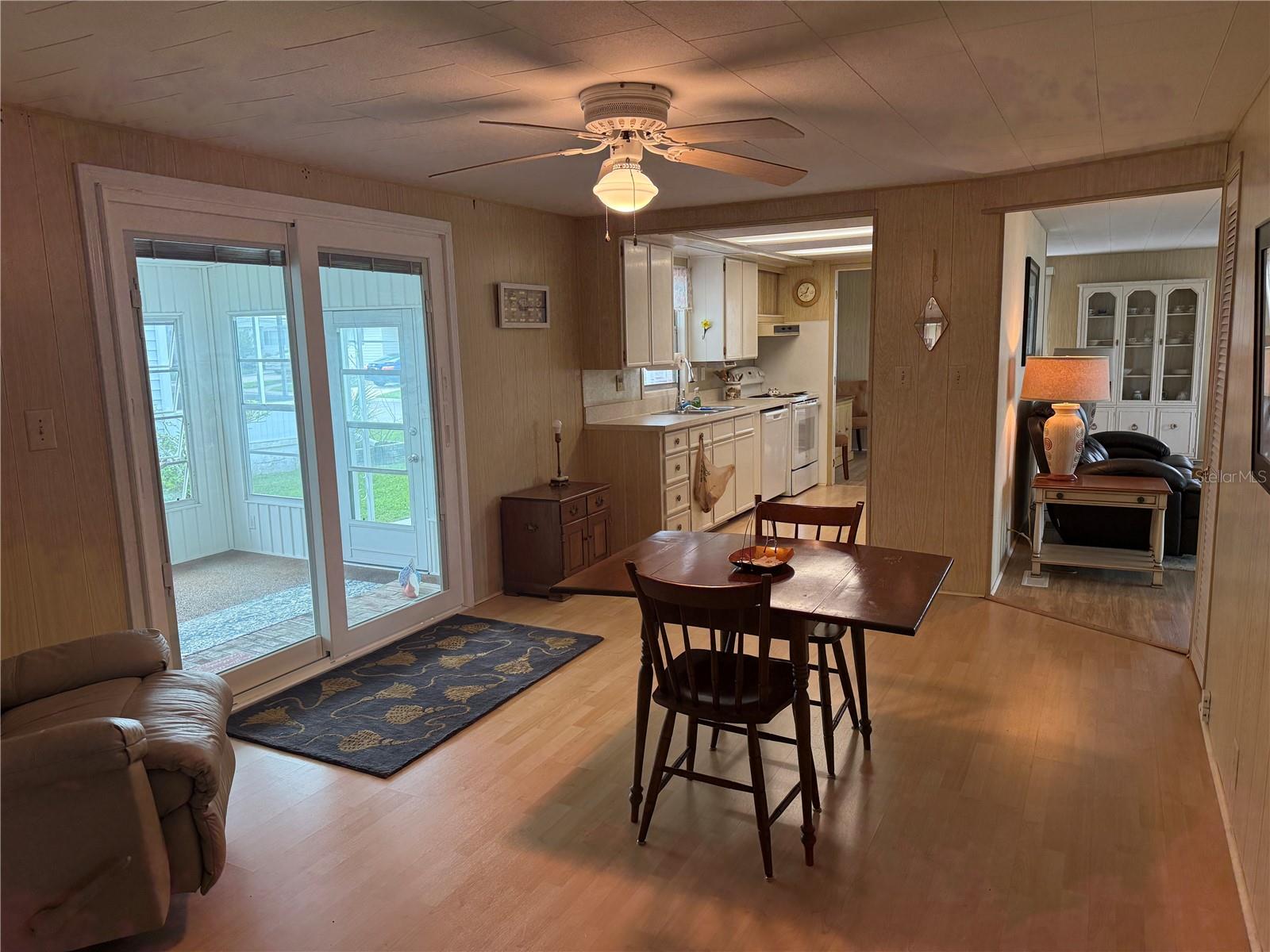 651 IRIS DR — photo 4