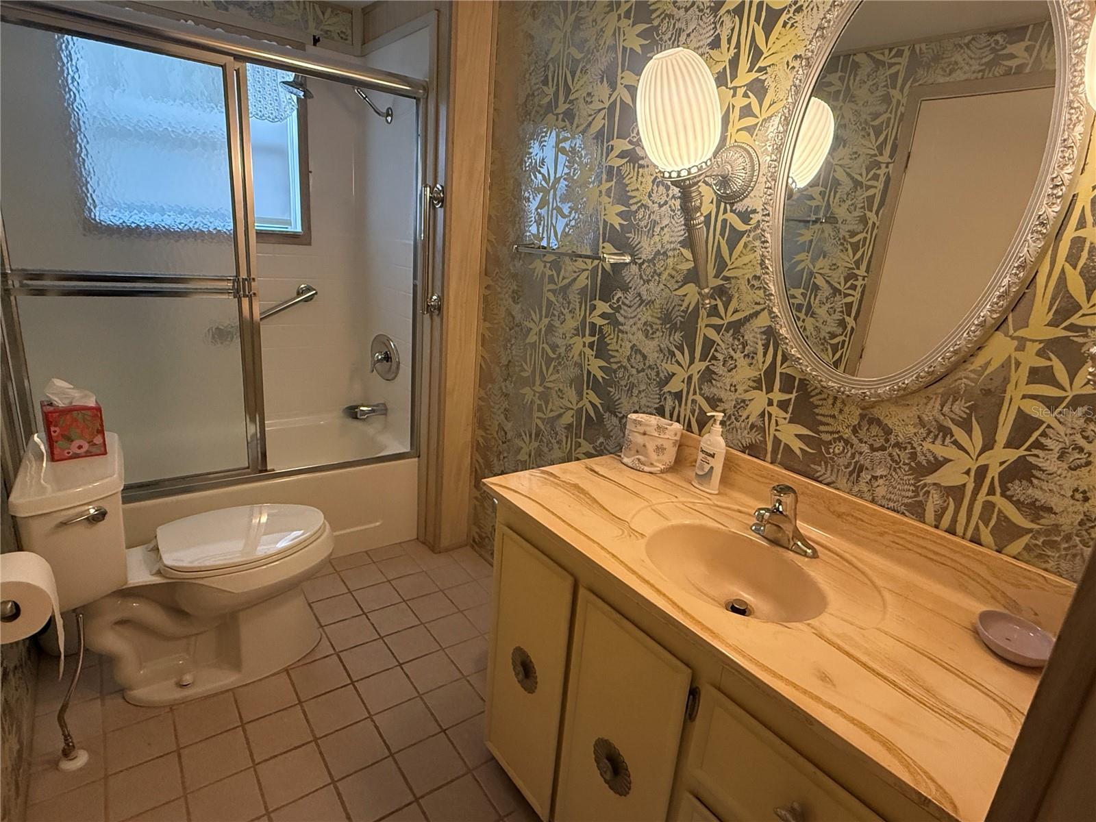 651 IRIS DR — photo 13