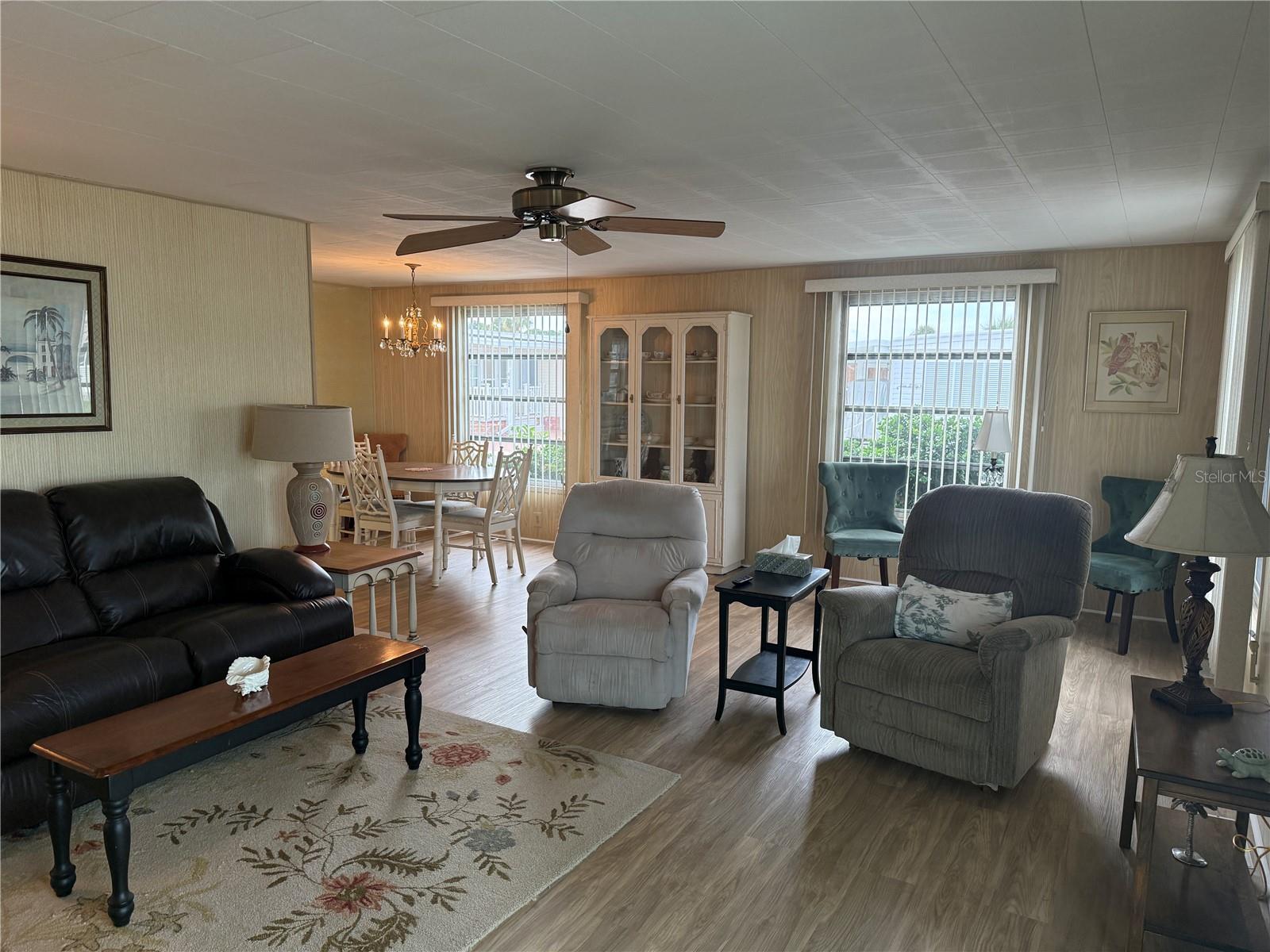 651 IRIS DR — photo 9
