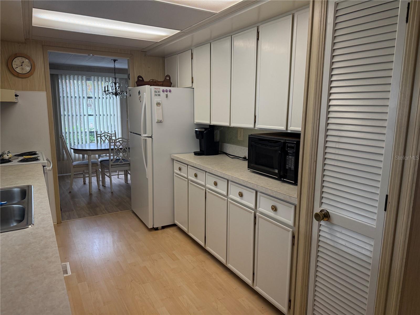 651 IRIS DR — photo 7