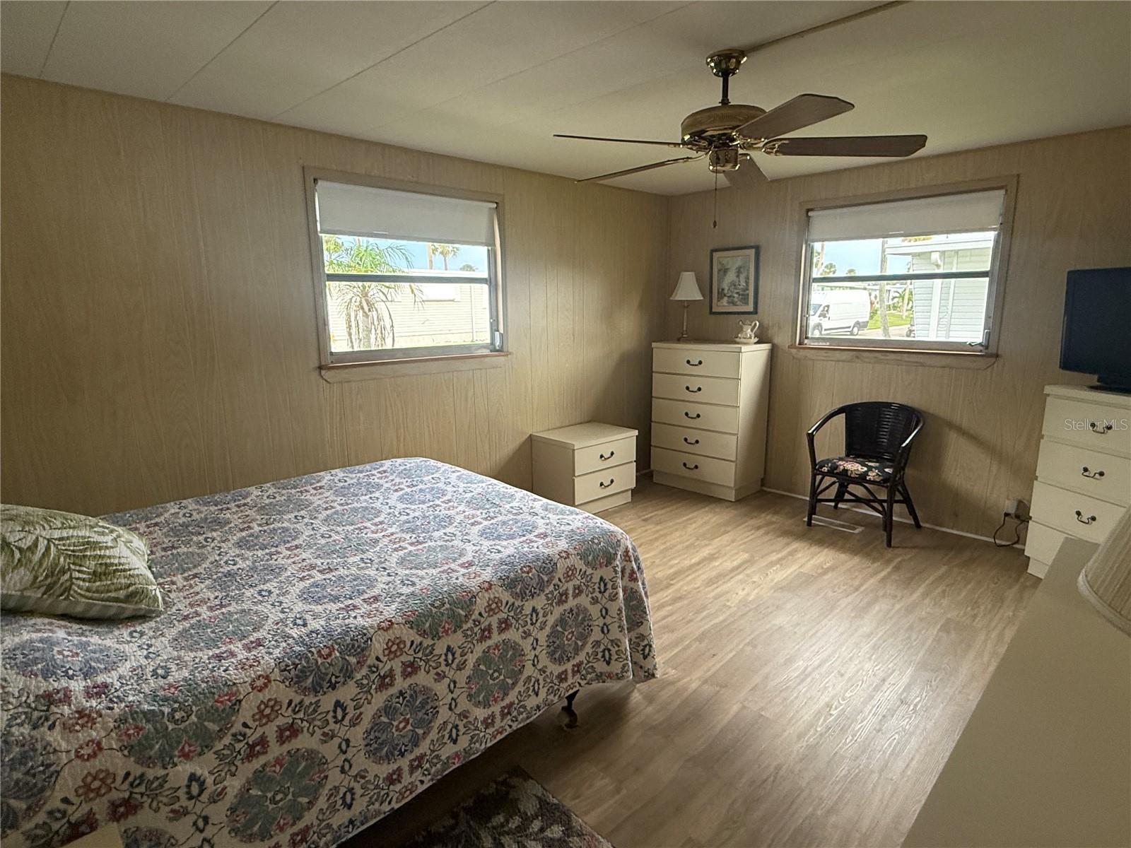 651 IRIS DR — photo 14
