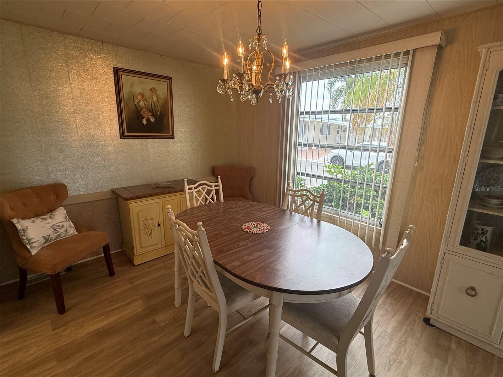 651 IRIS DR — photo 11
