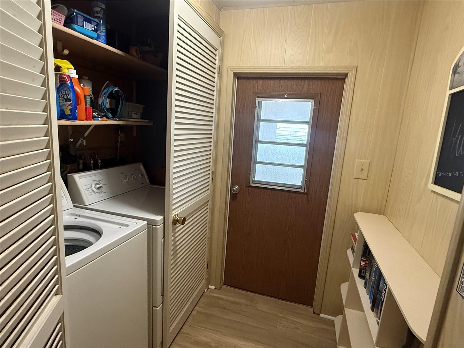 651 IRIS DR — photo 18