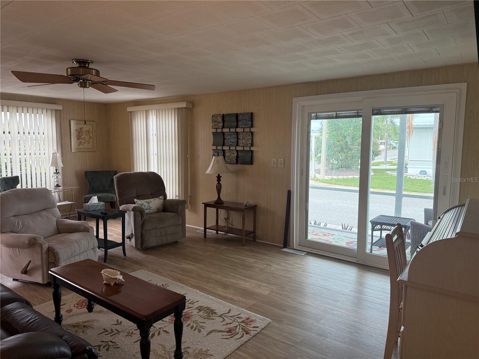 651 IRIS DR — photo 8