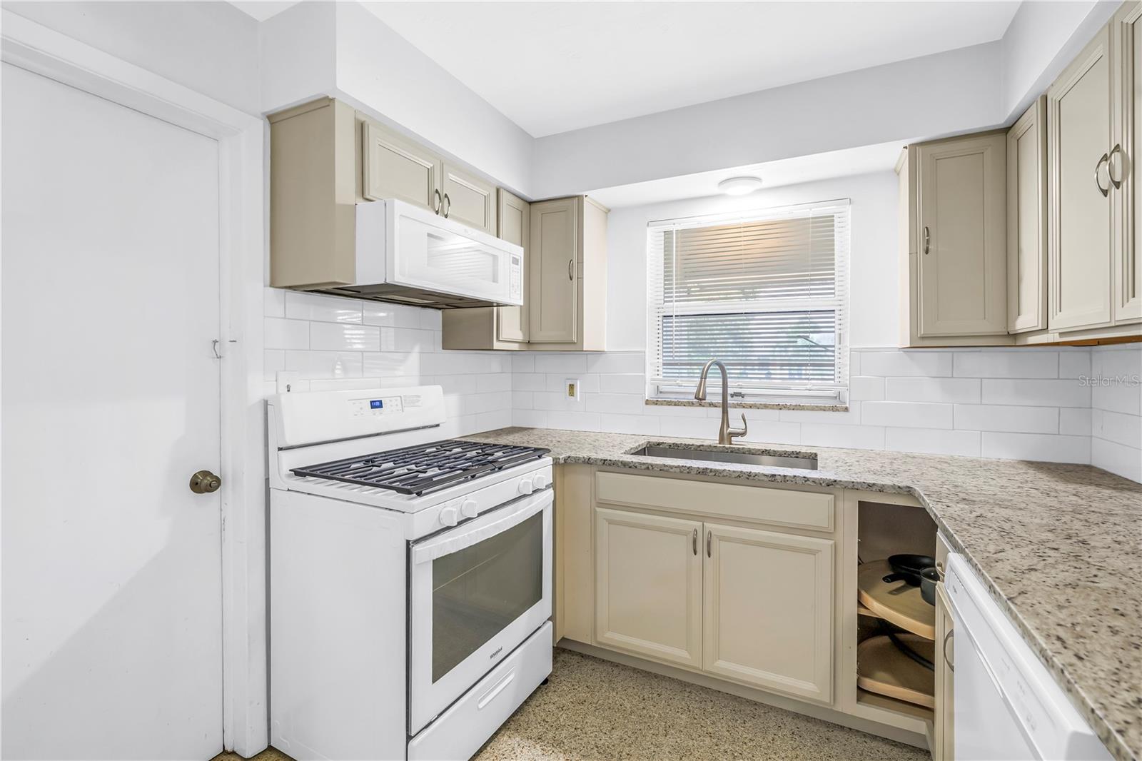 2511 QUINCY ST S — photo 12
