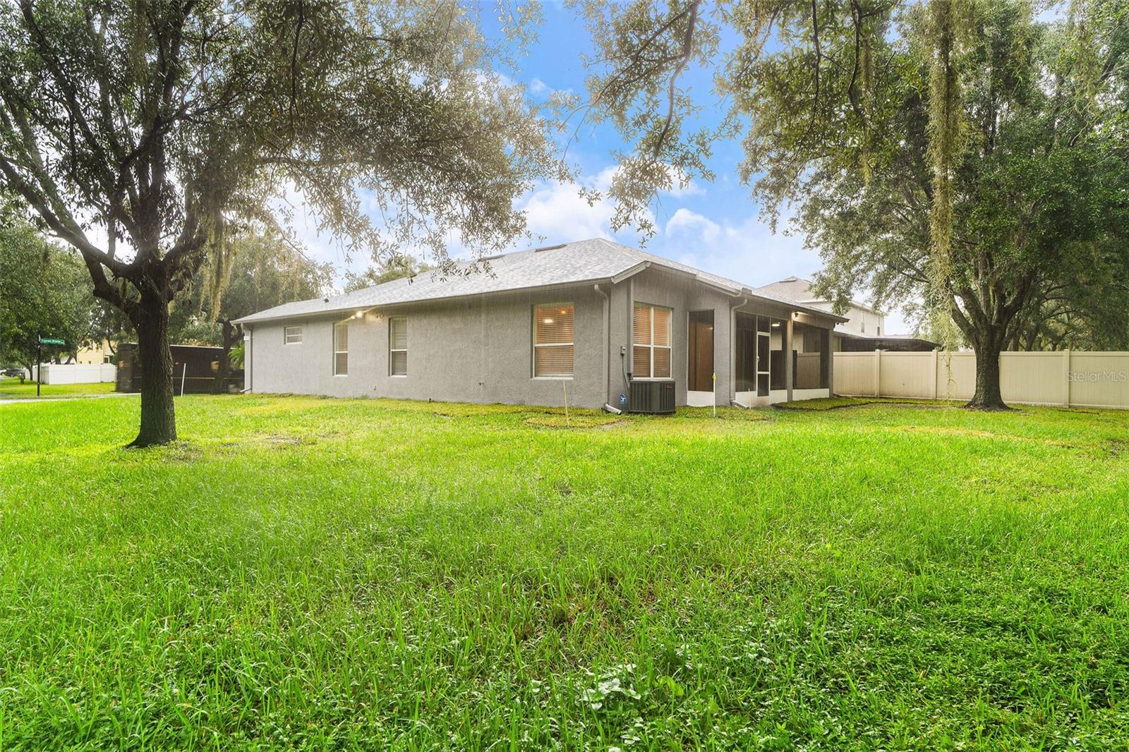 8201 CYPRESS BREEZE WAY — photo 30