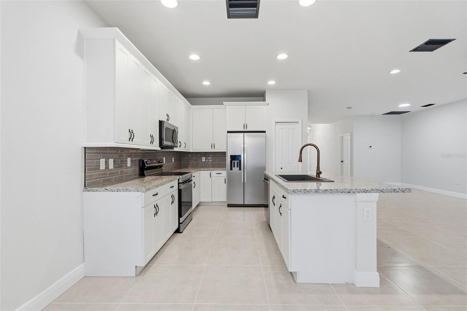 8201 CYPRESS BREEZE WAY — photo 11
