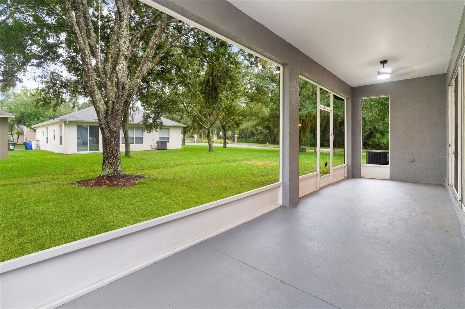 8201 CYPRESS BREEZE WAY — photo 29