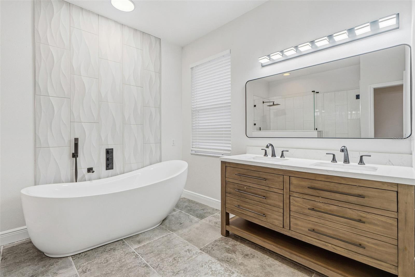 8201 CYPRESS BREEZE WAY — photo 20