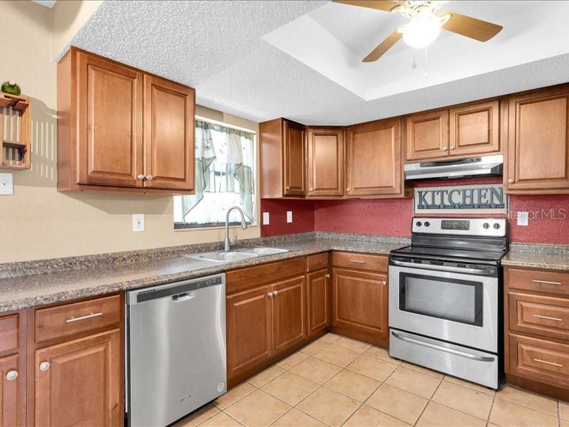 12805 PECAN TREE DR — photo 9