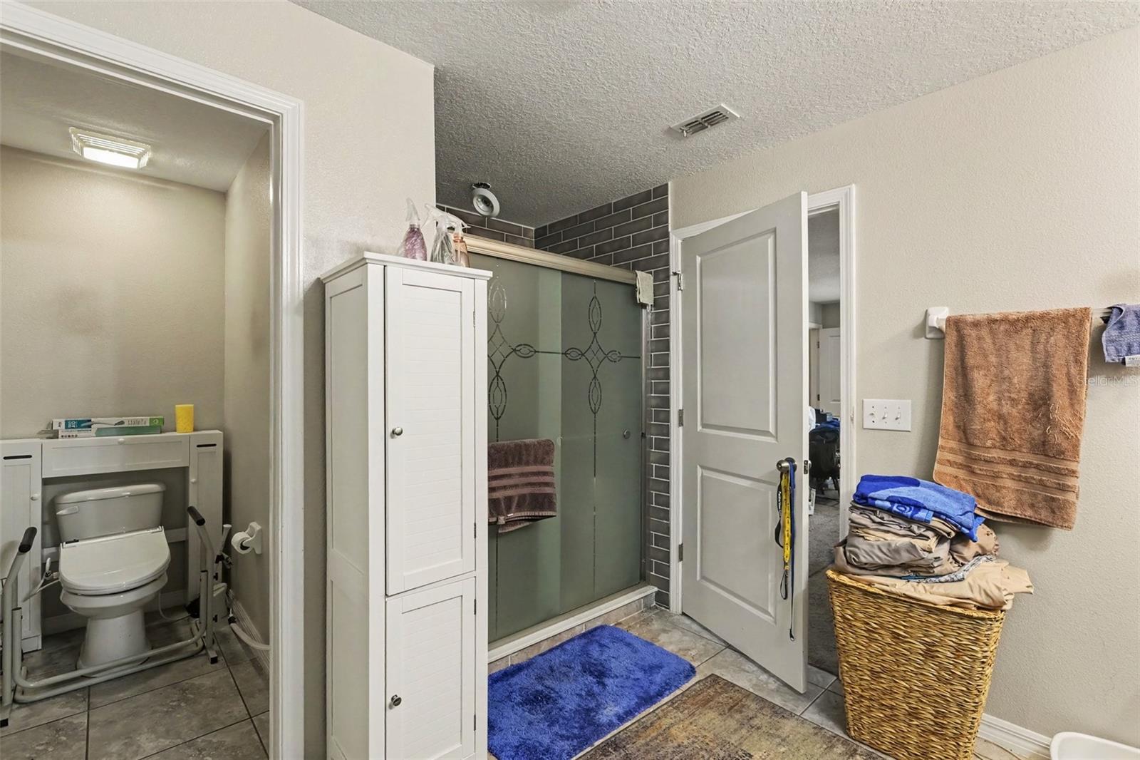 223 CASCADE BEND DR — photo 16
