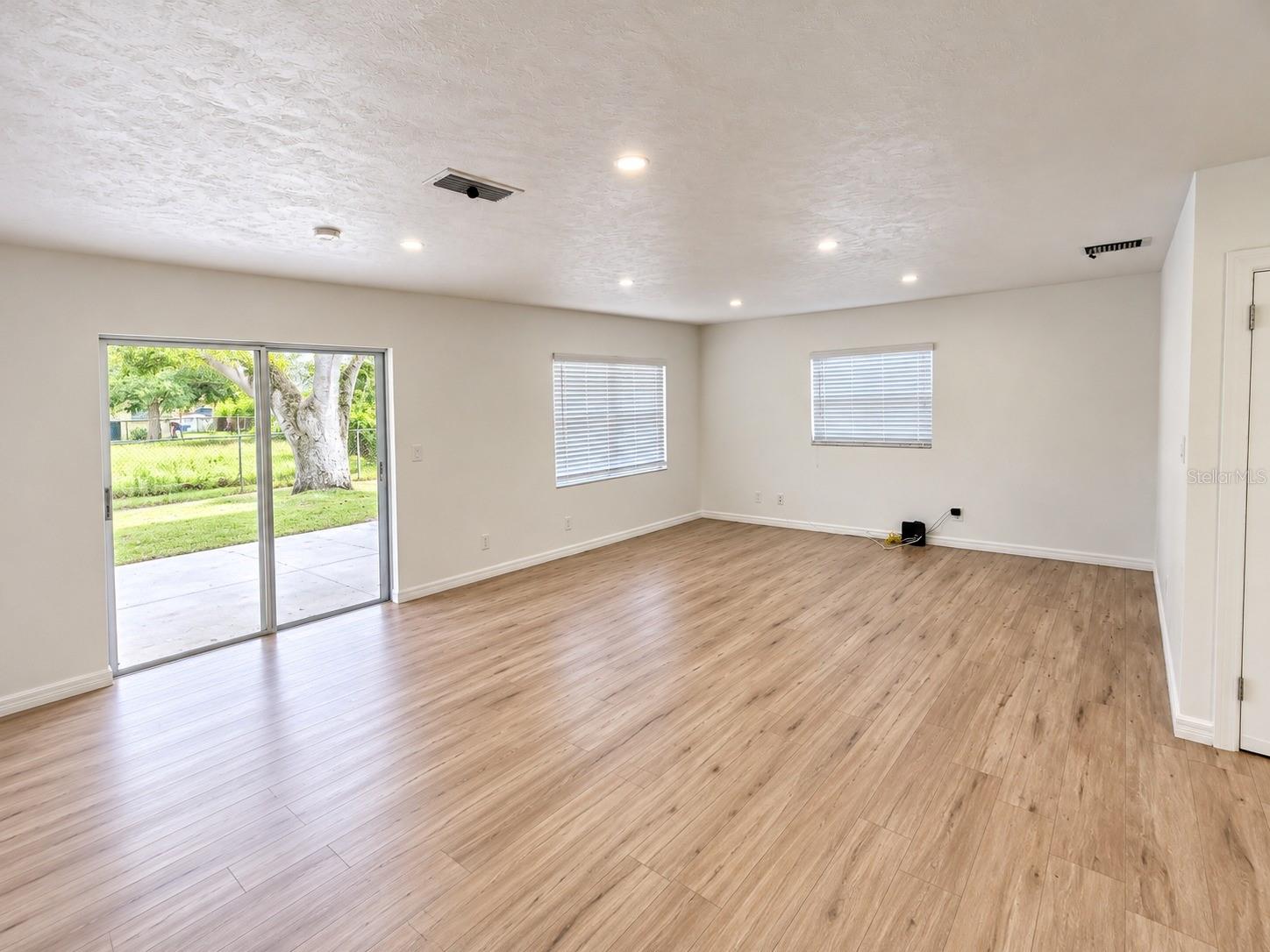 4437 DOLPHIN DR — photo 5