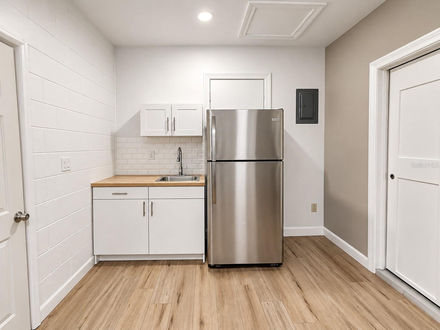 4437 DOLPHIN DR — photo 15