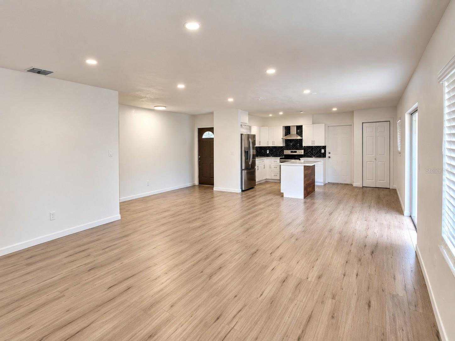 4437 DOLPHIN DR — photo 3