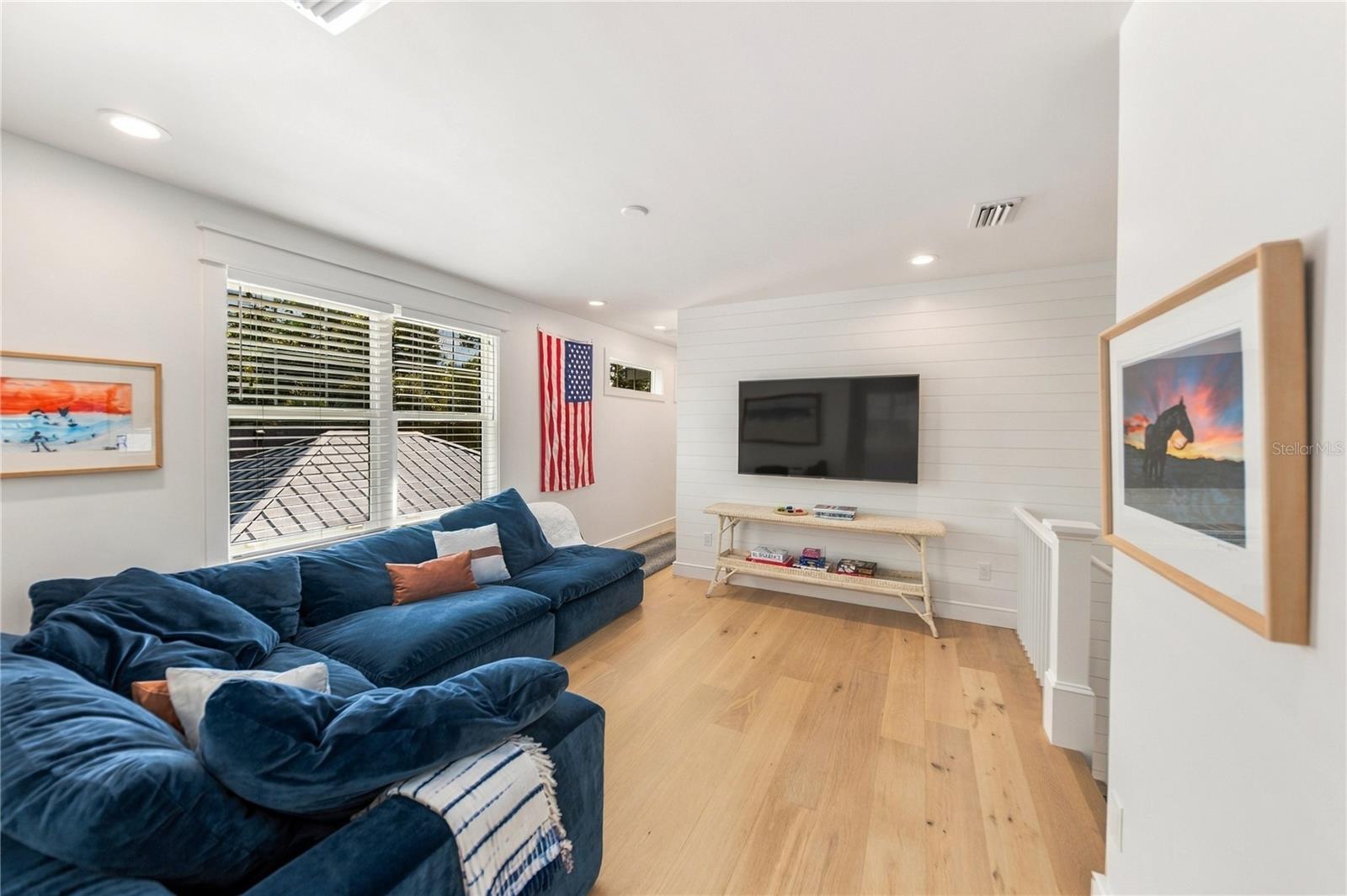 2258 HILLVIEW ST — photo 35