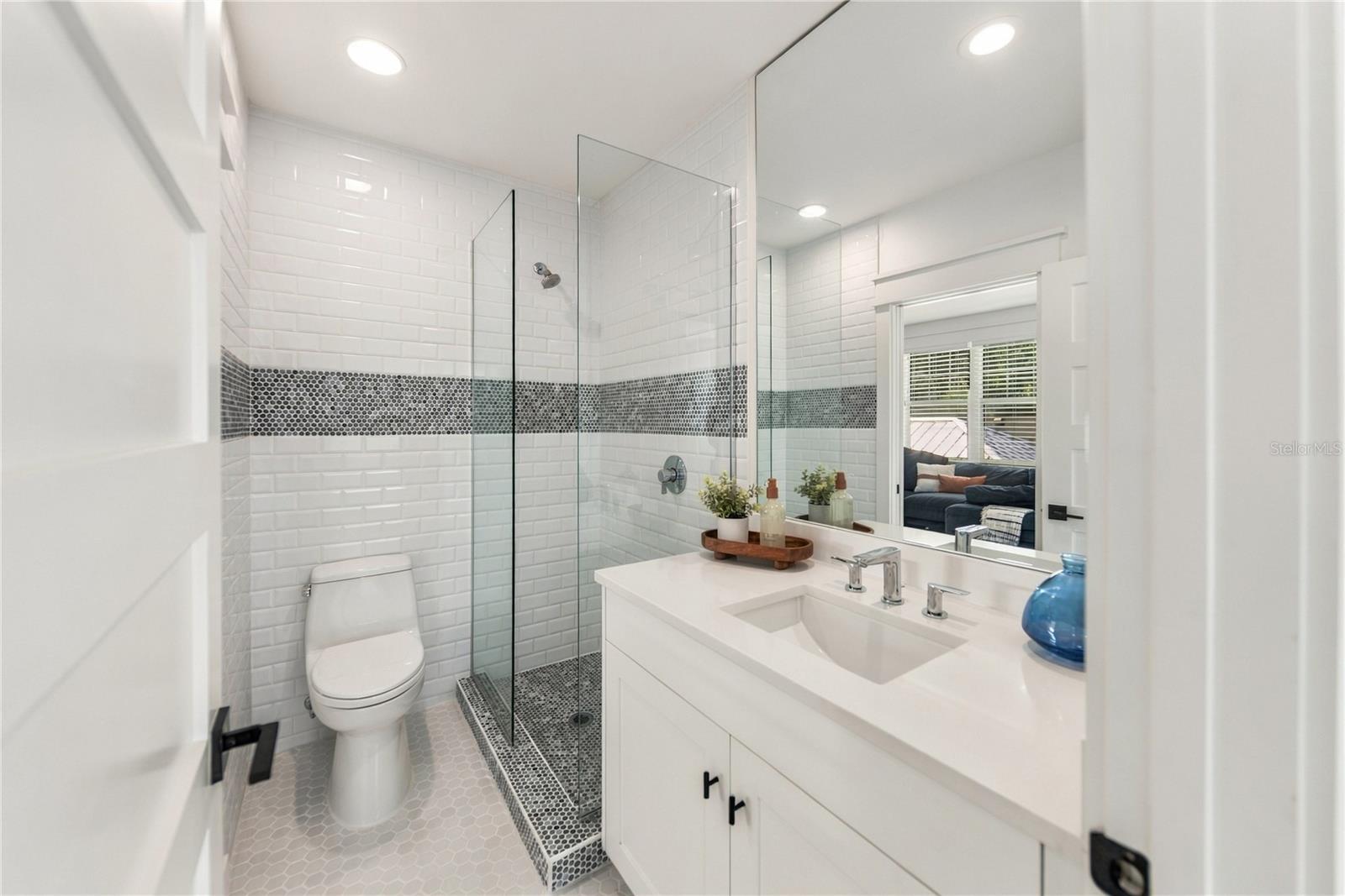 2258 HILLVIEW ST — photo 34