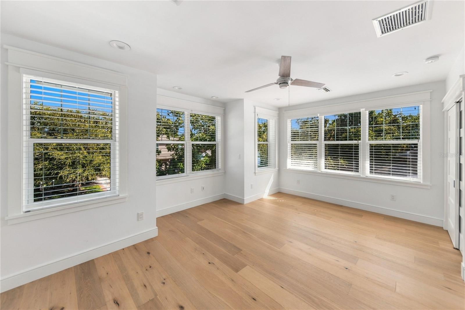 2258 HILLVIEW ST — photo 31