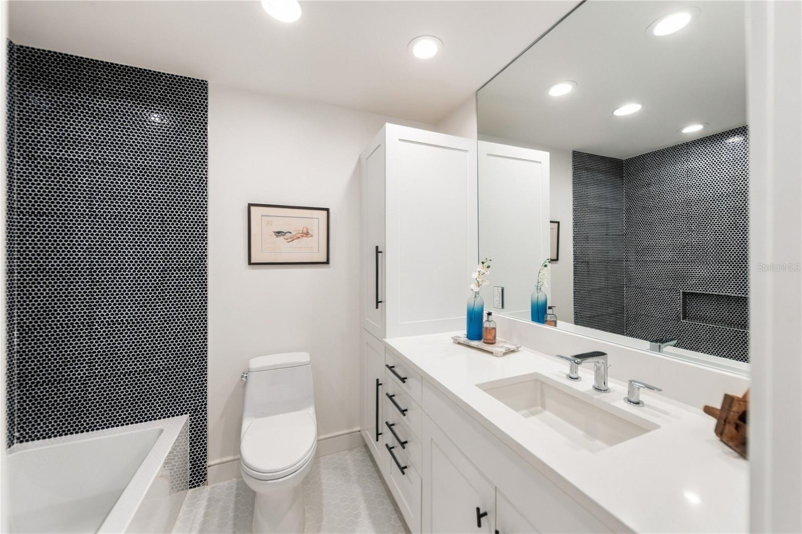 2258 HILLVIEW ST — photo 40