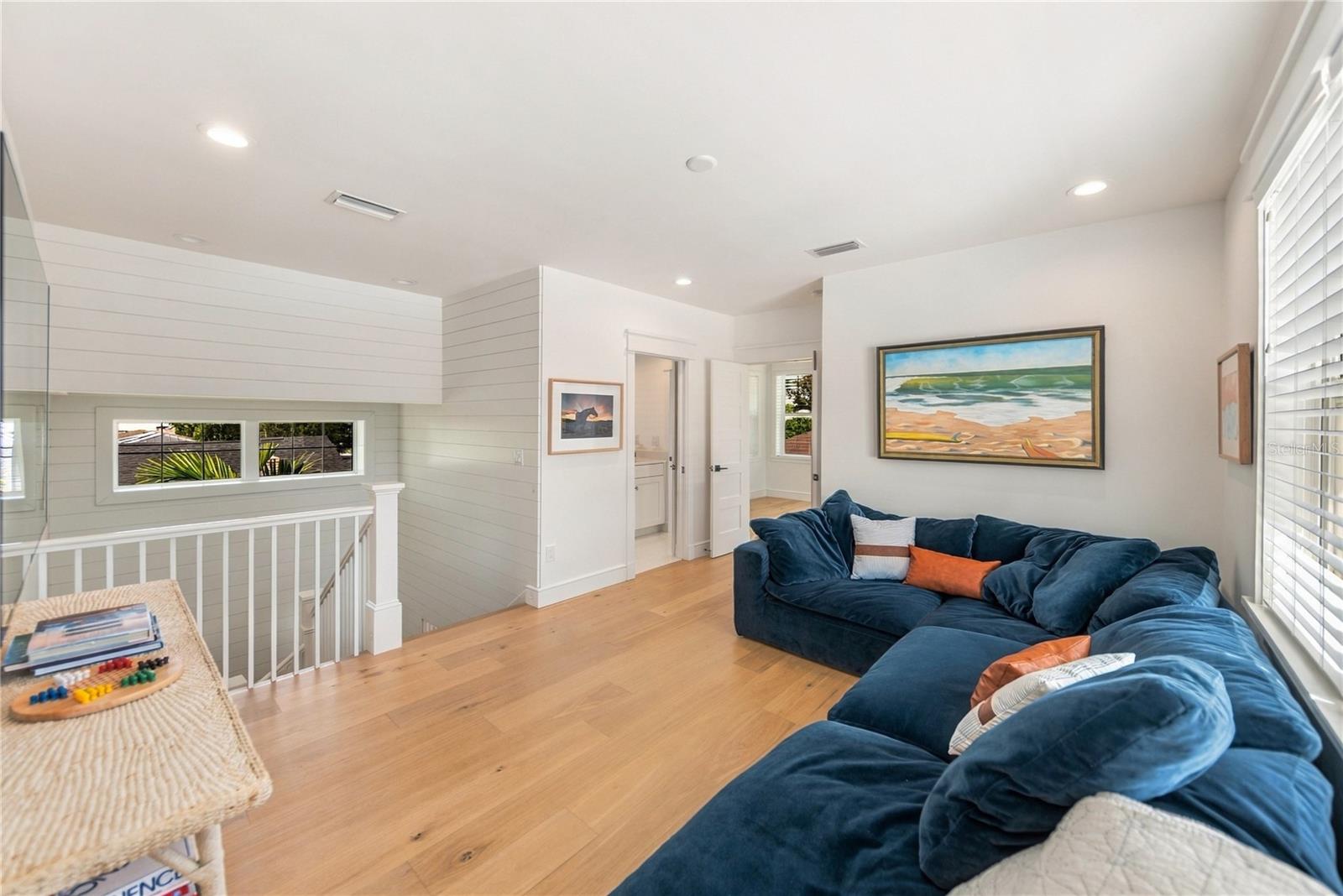 2258 HILLVIEW ST — photo 36