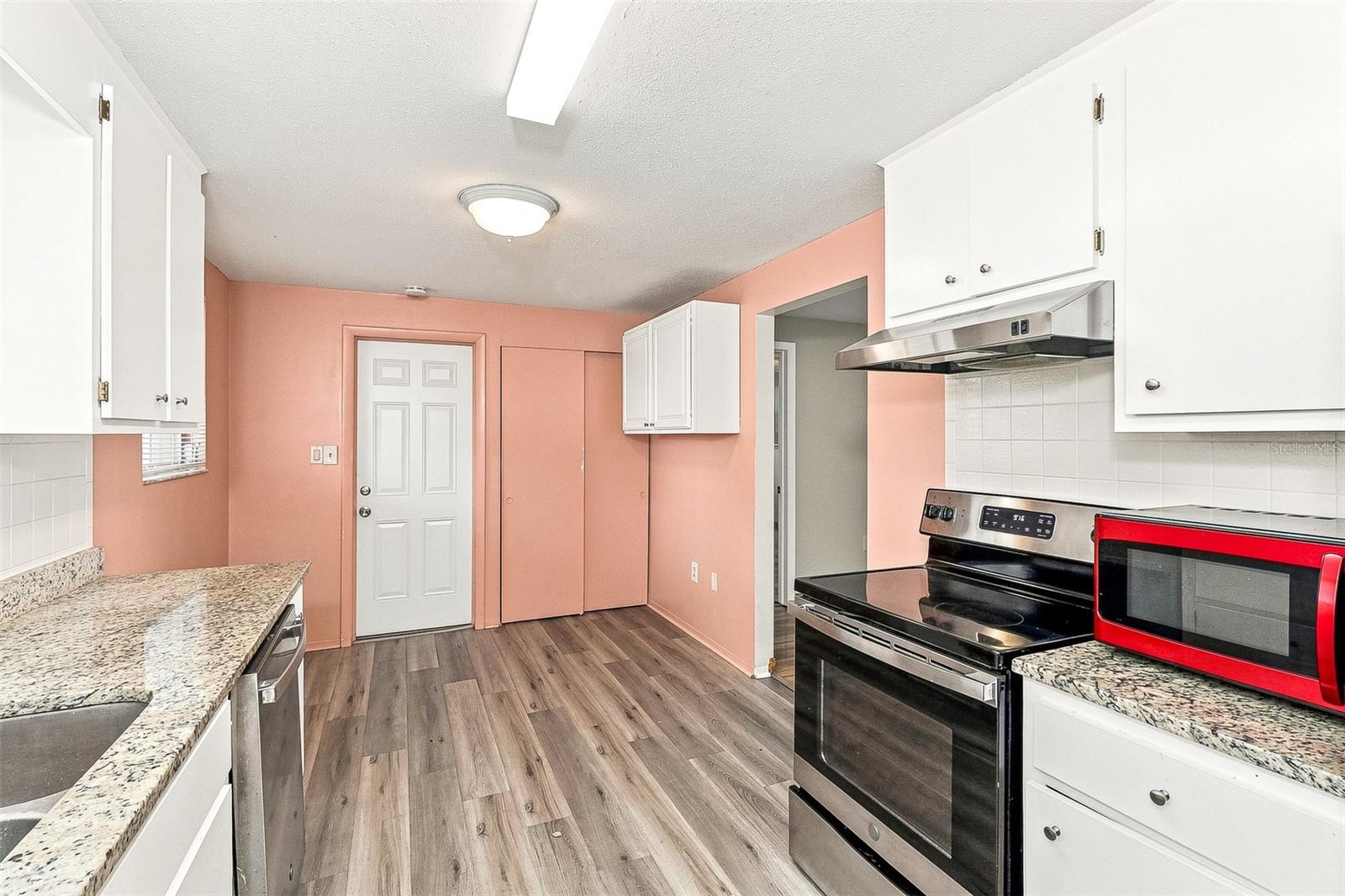 10121 OLEANDER DR — photo 8
