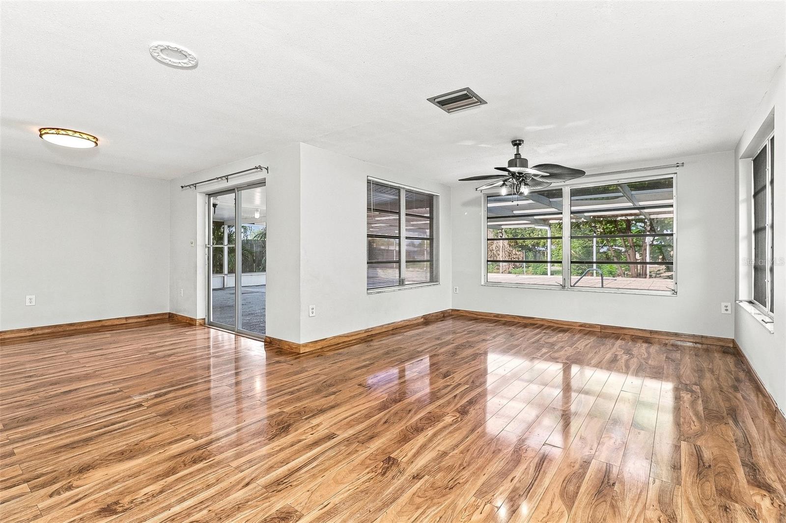 10121 OLEANDER DR — photo 3