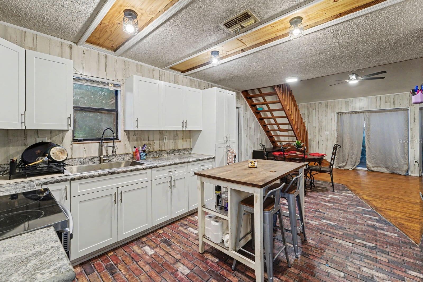 12789 CIRCLE LAKE DR — photo 3
