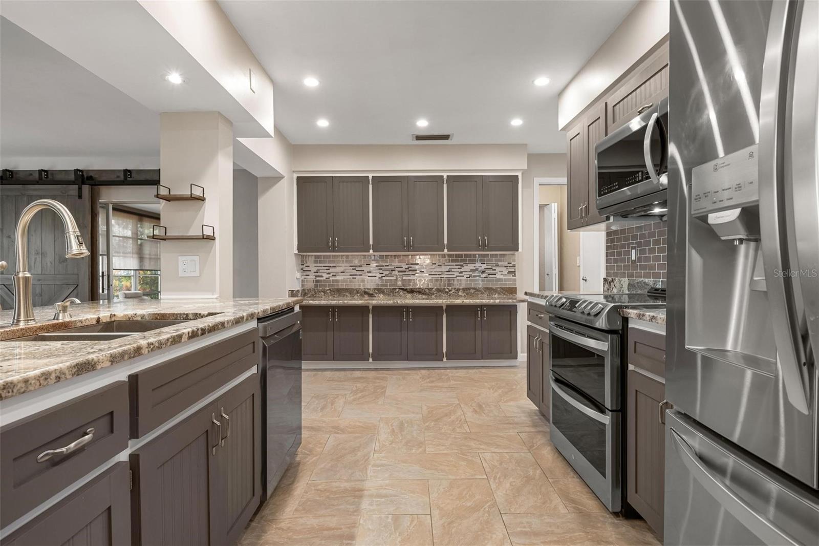 3323 SPRING MILL CIR — photo 13