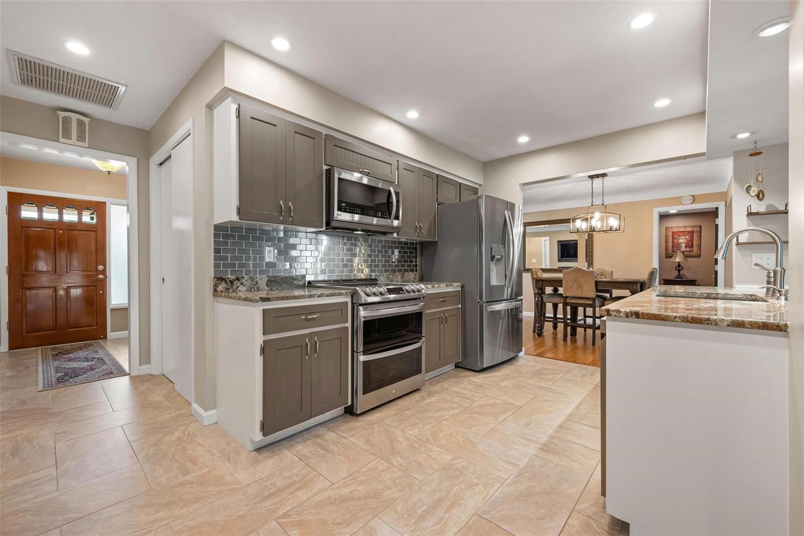 3323 SPRING MILL CIR — photo 15