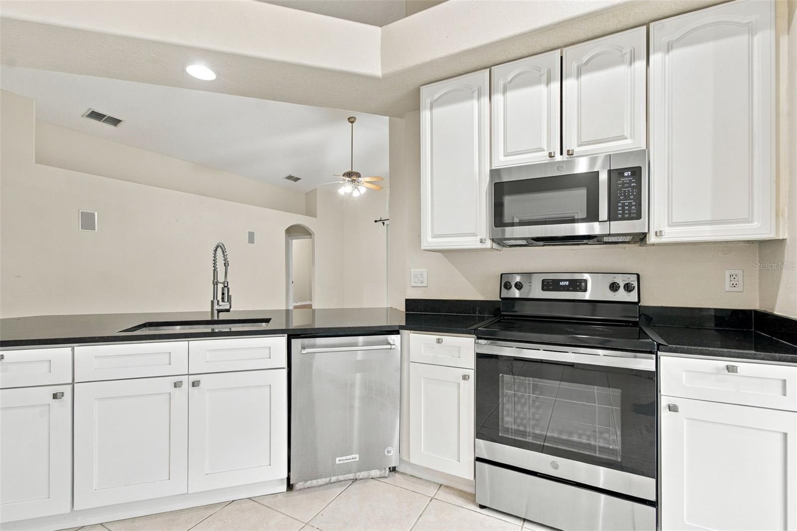 16207 ASHLEY PARK PL — photo 33