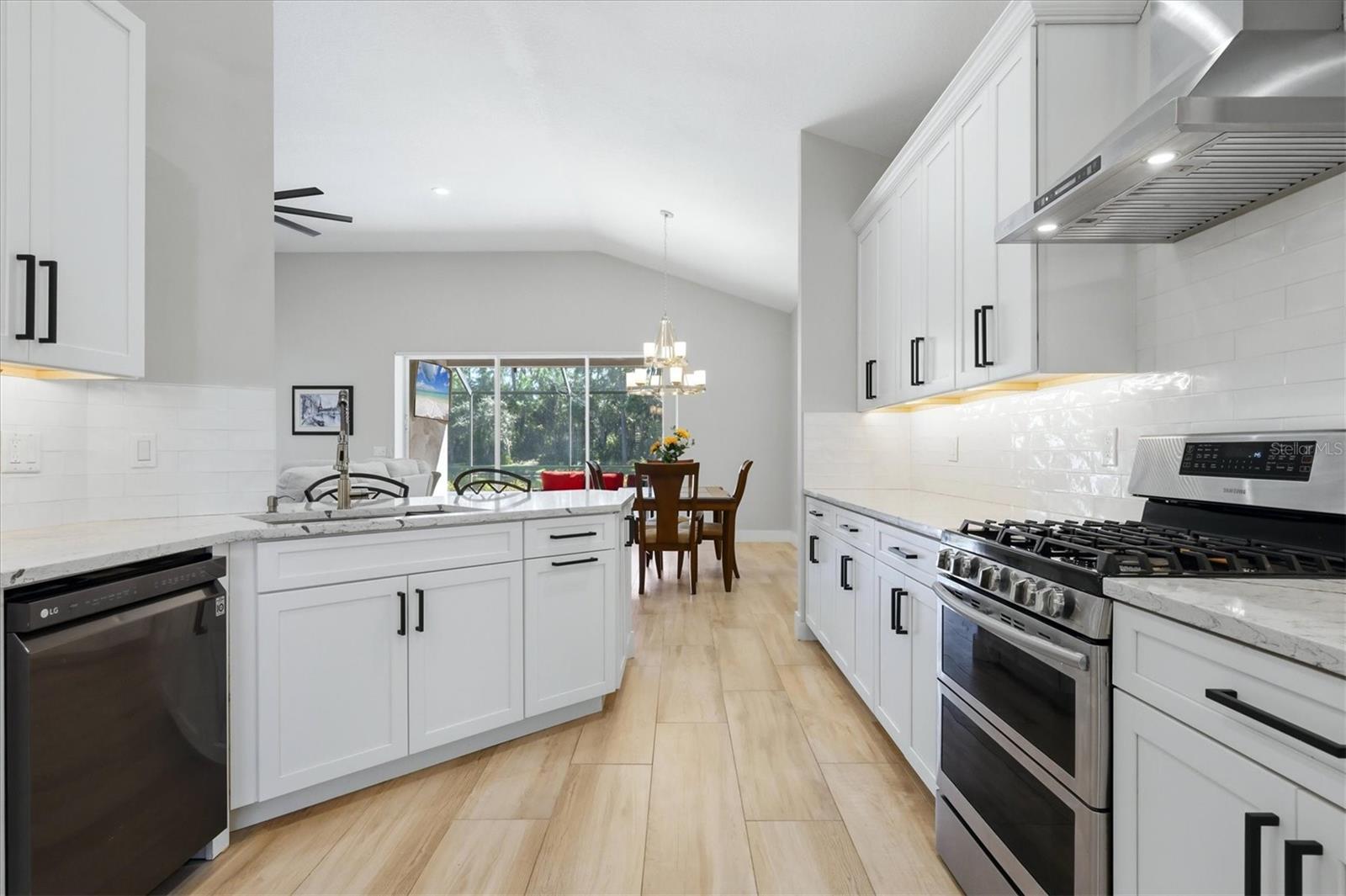 6514 OAKLAND HILLS DR — photo 10