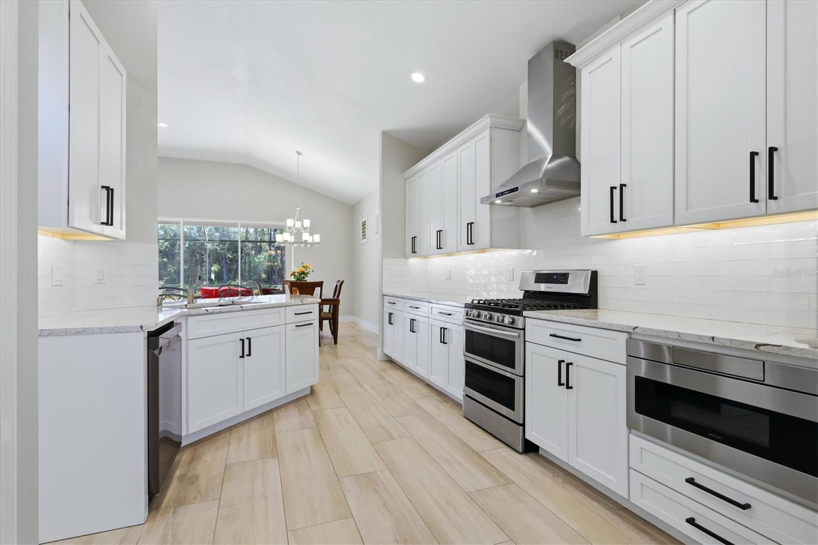 6514 OAKLAND HILLS DR — photo 9