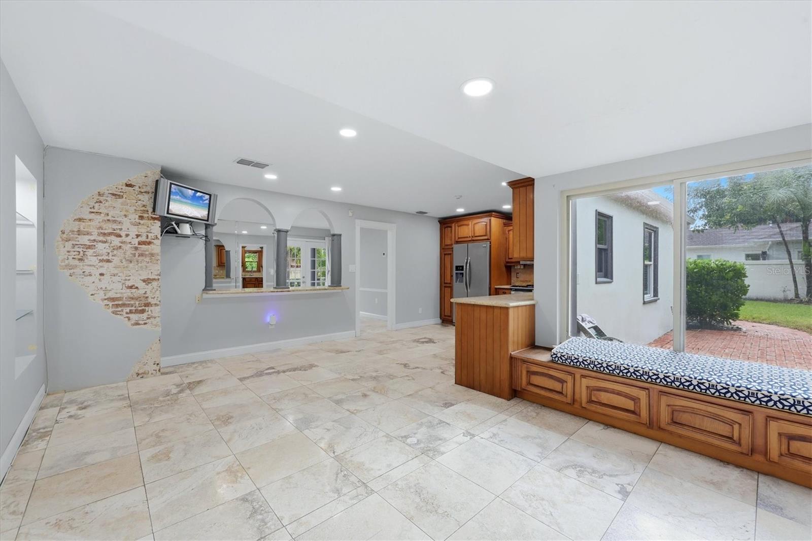 1800 ALTA VISTA ST — photo 20