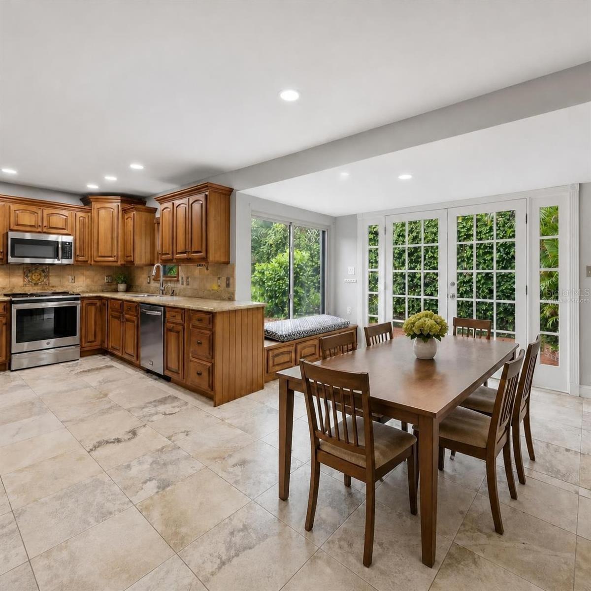 1800 ALTA VISTA ST — photo 14