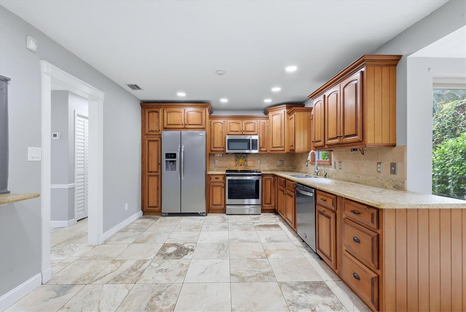 1800 ALTA VISTA ST — photo 18