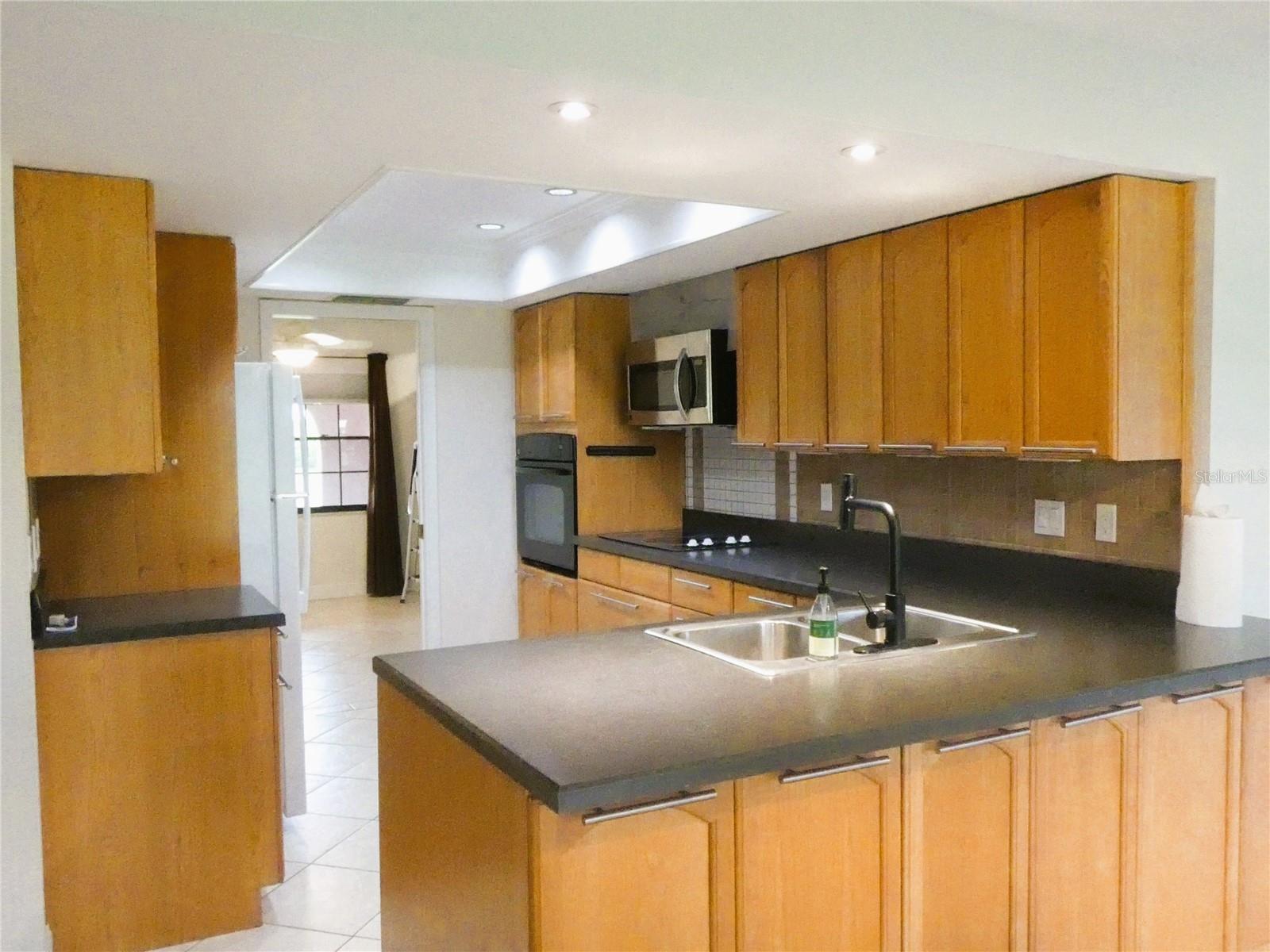 635 LEGER DR — photo 3