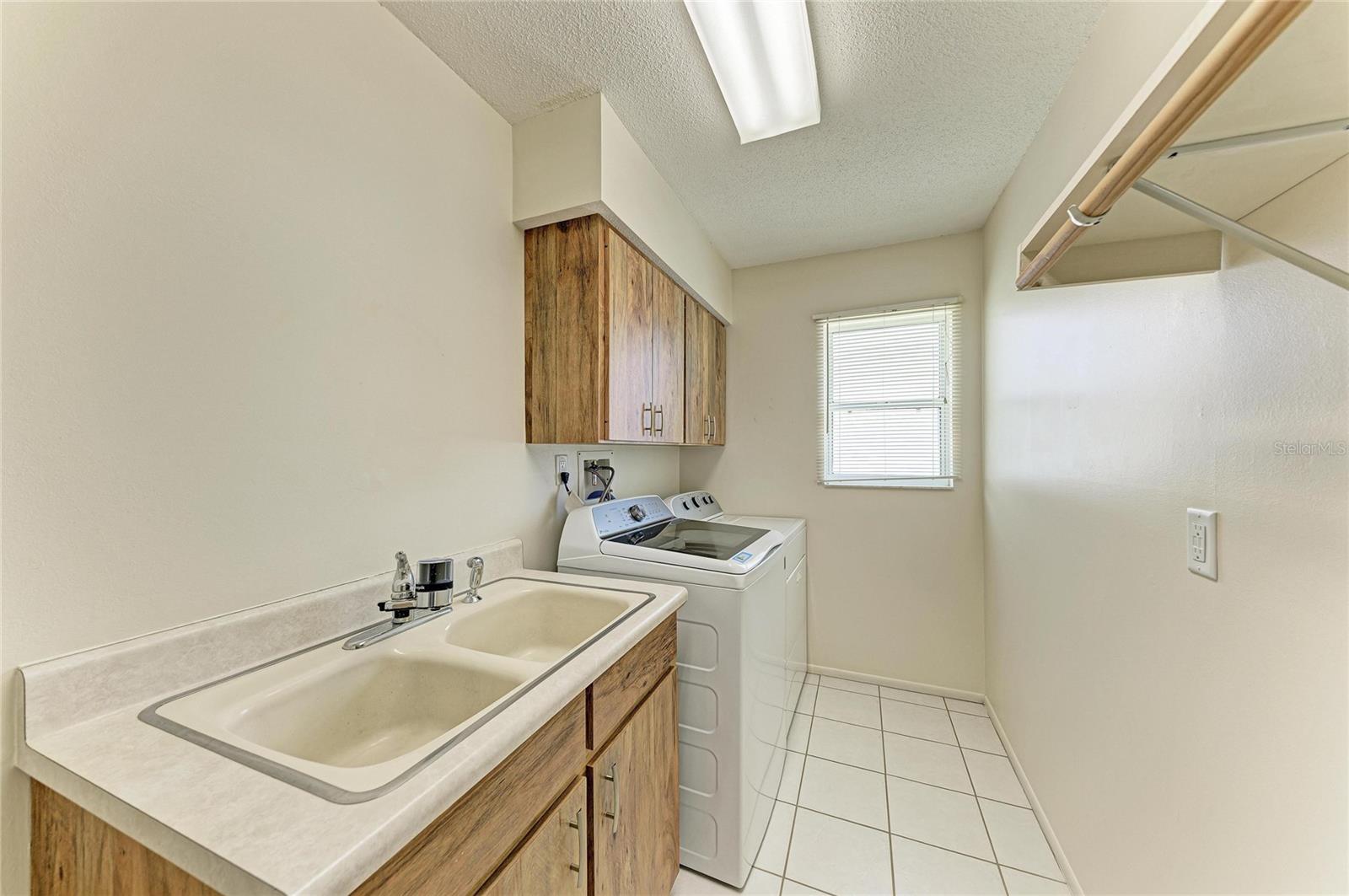 1602 VIKKI CT — photo 26
