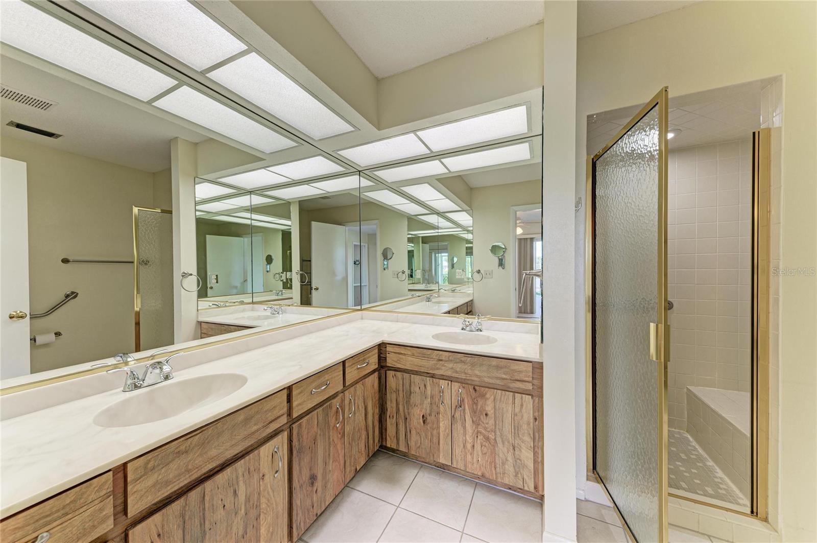 1602 VIKKI CT — photo 22