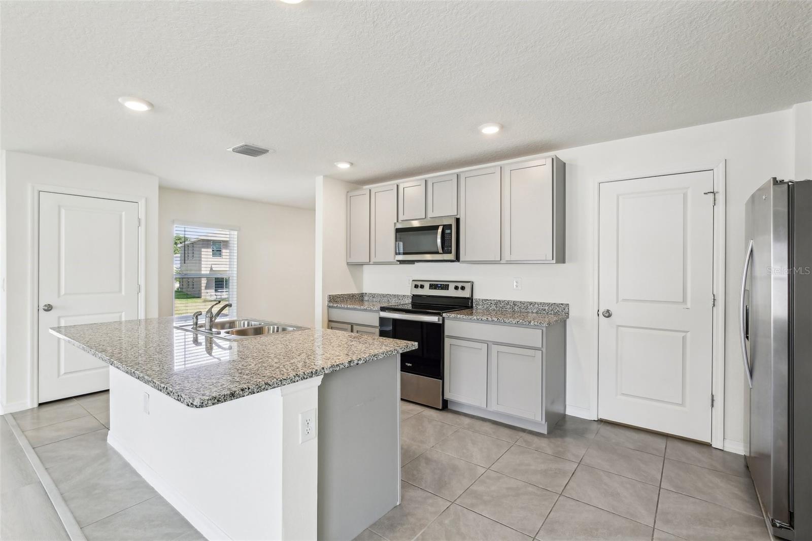 365570 NIGHT STRAWBERRY CT — photo 12