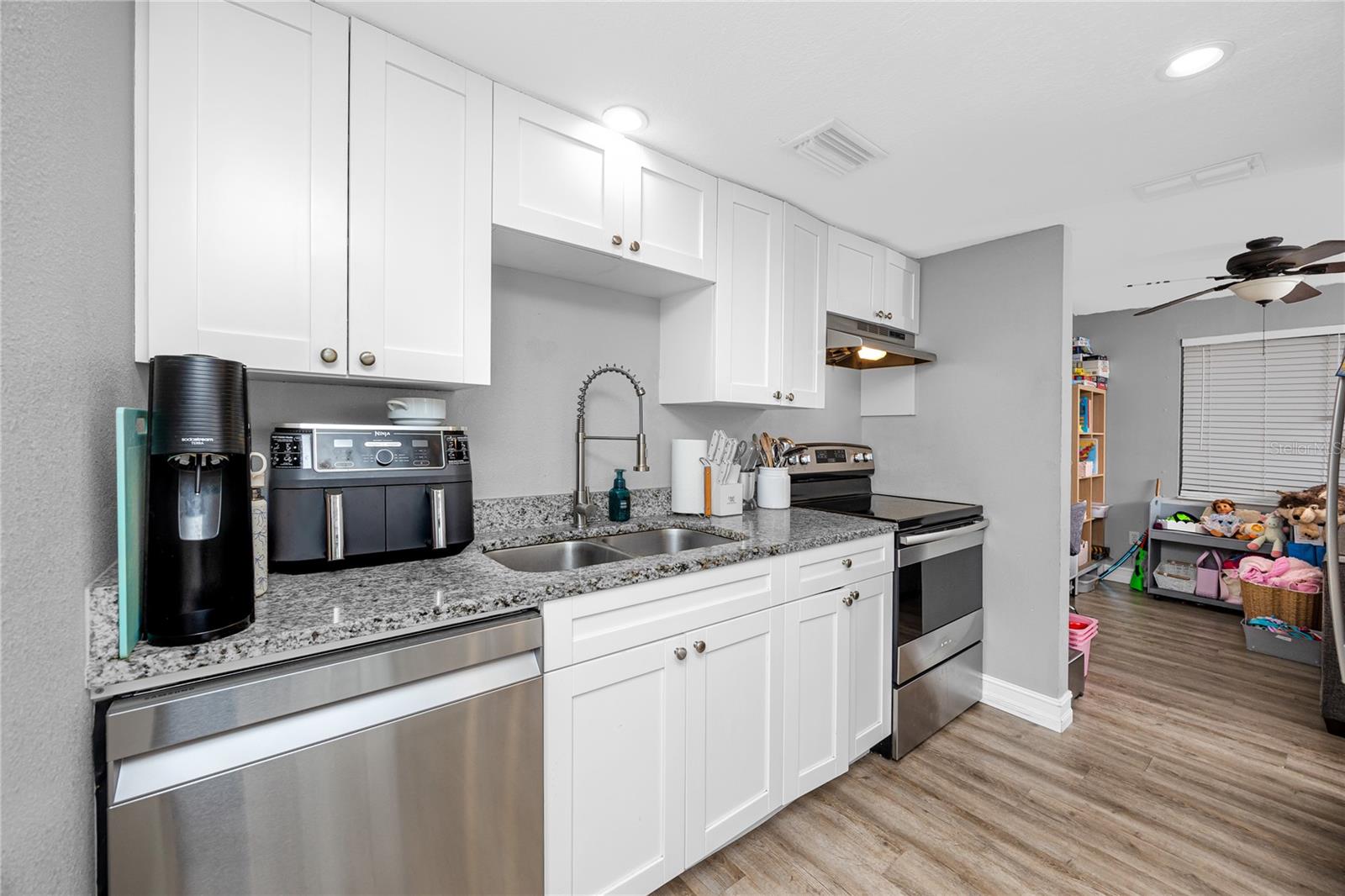 137 HUNTER LAKE DR #F — photo 9