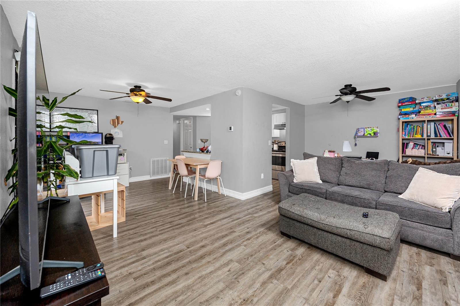 137 HUNTER LAKE DR #F — photo 2