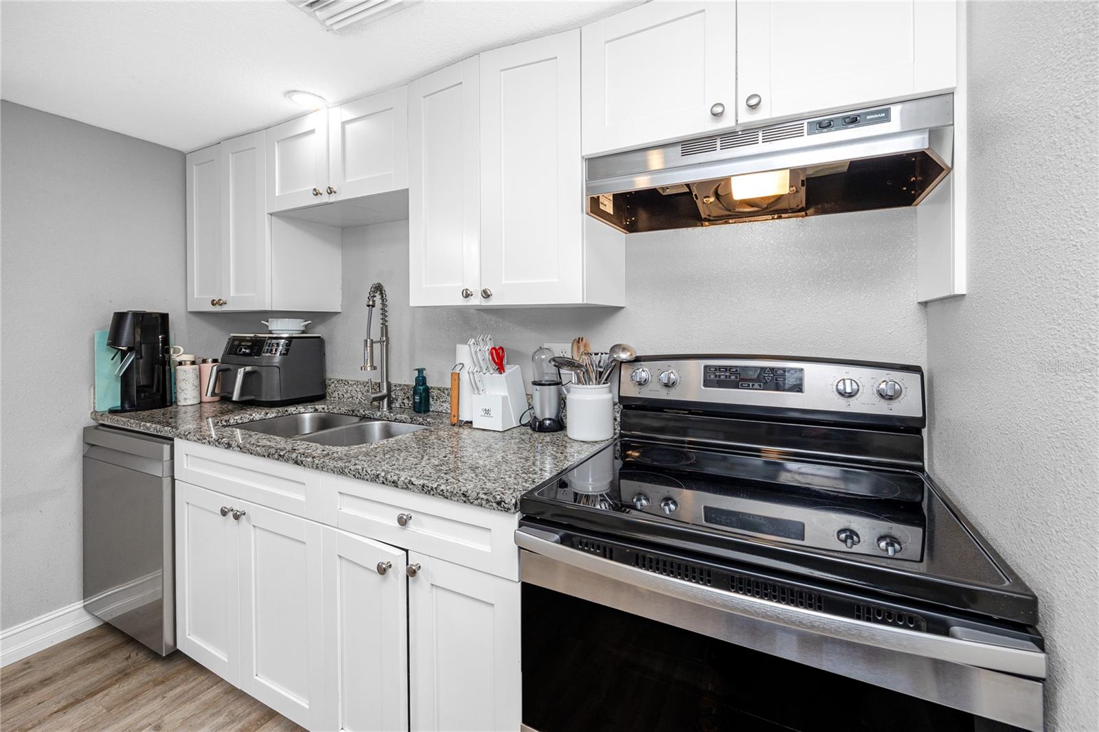 137 HUNTER LAKE DR #F — photo 10