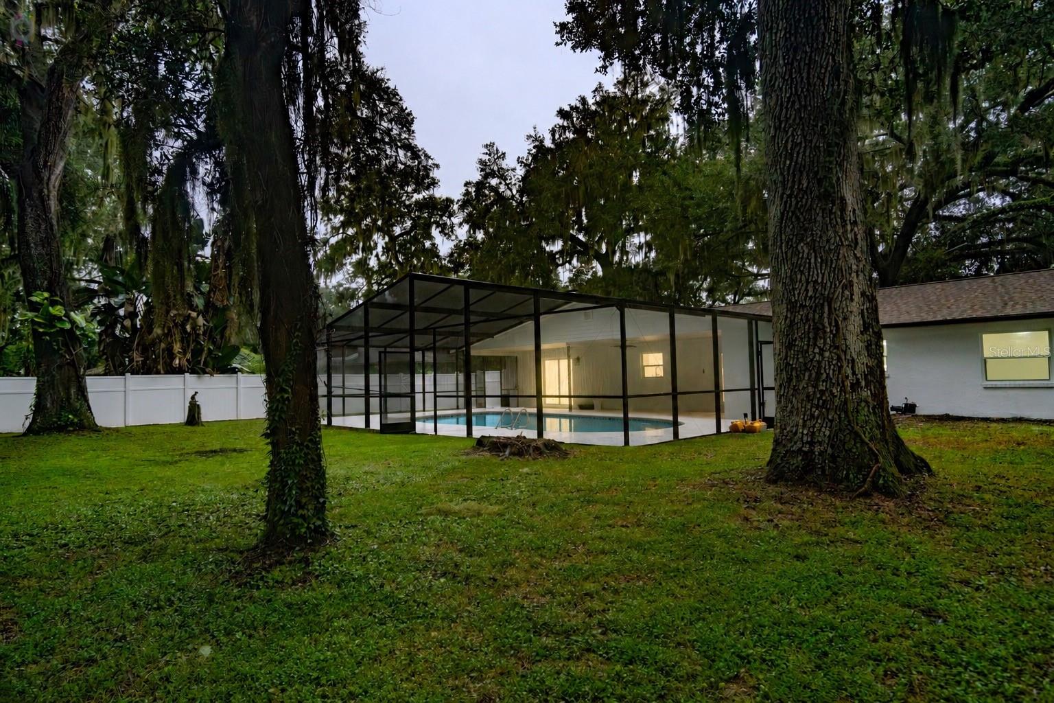 611 ROOKS RD — photo 31
