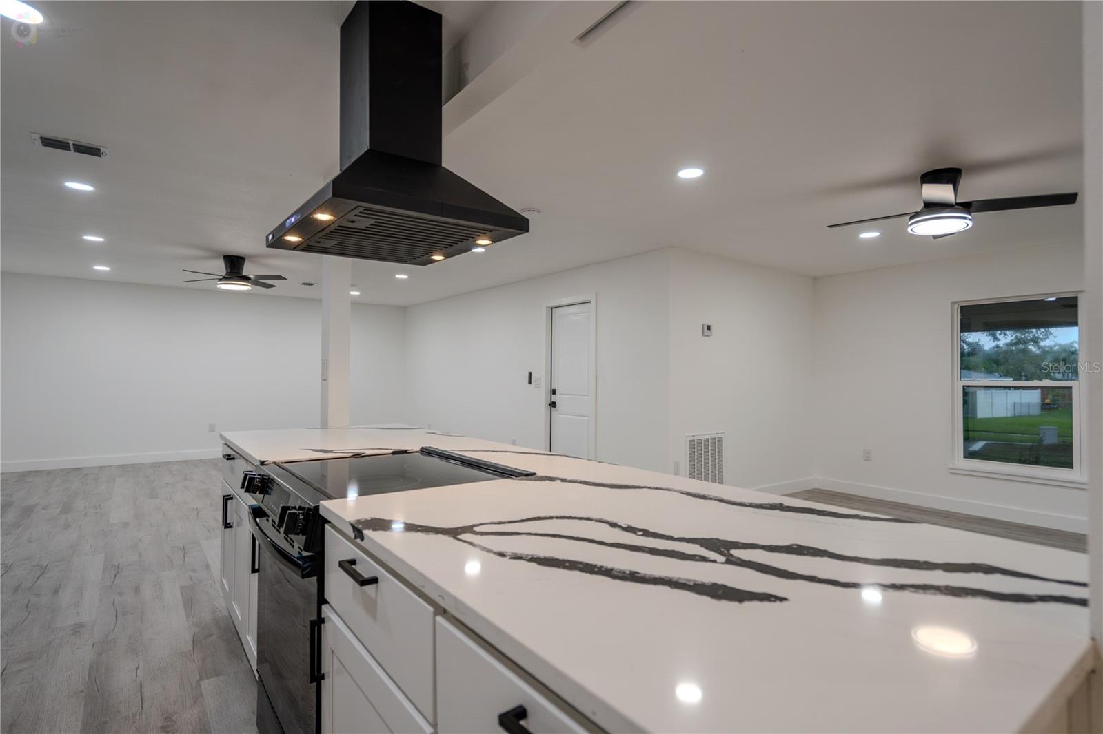 611 ROOKS RD — photo 8