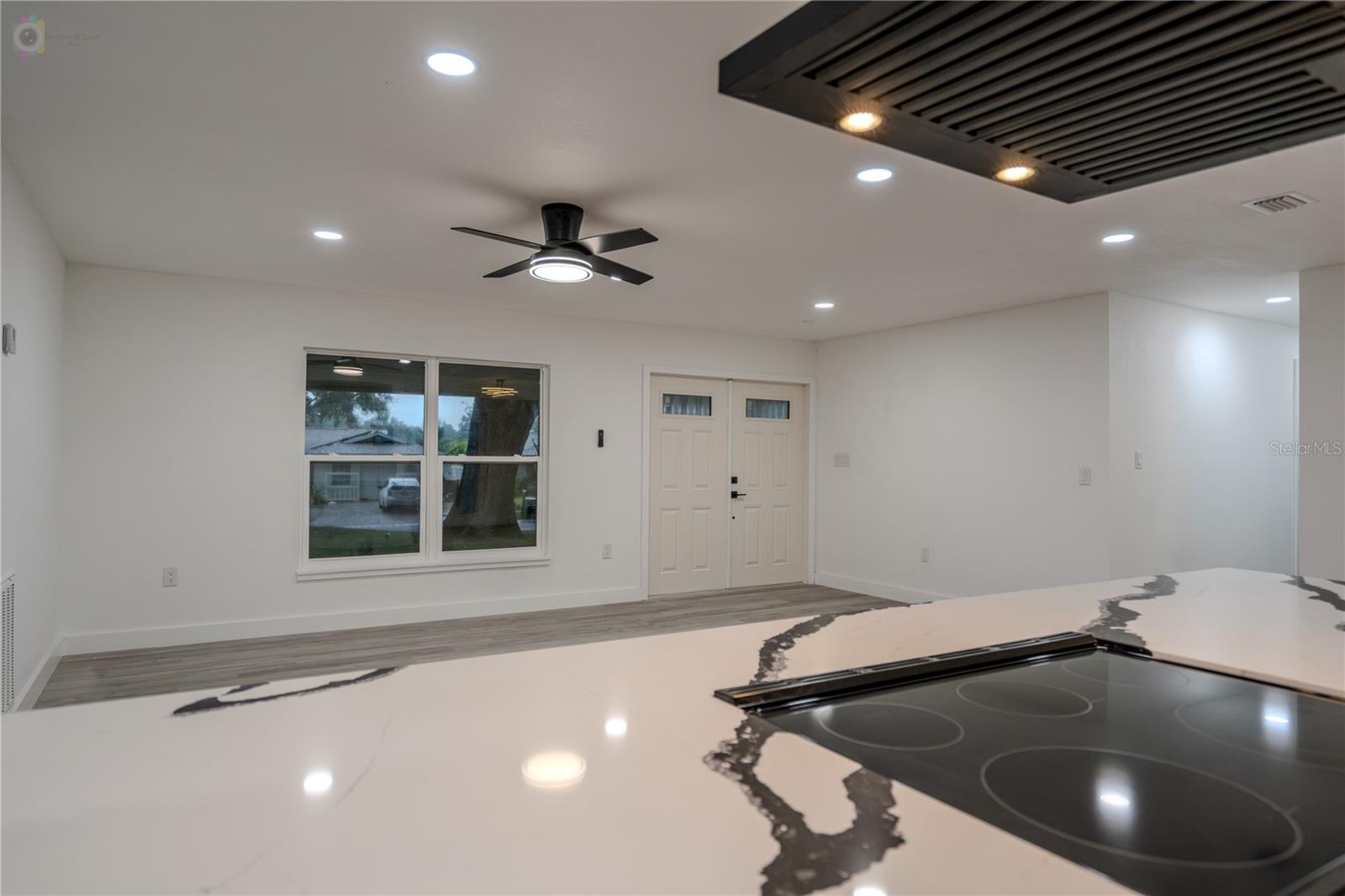 611 ROOKS RD — photo 12