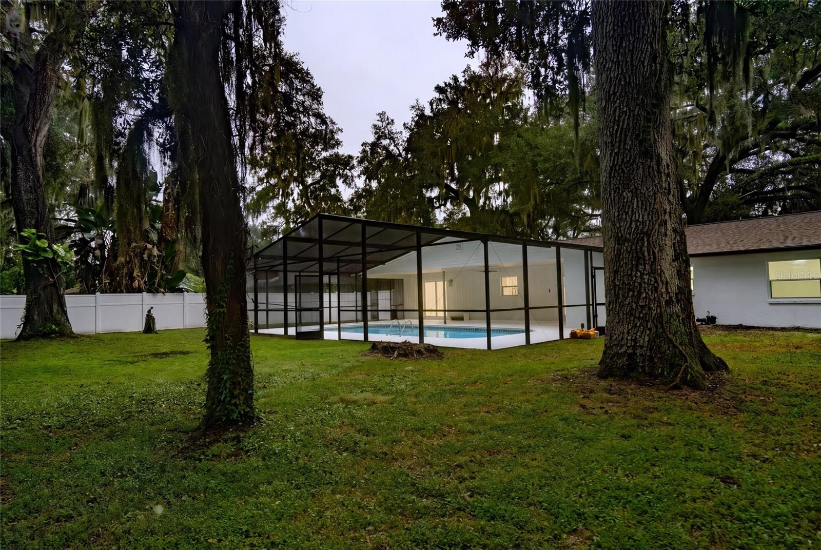 611 ROOKS RD — photo 33