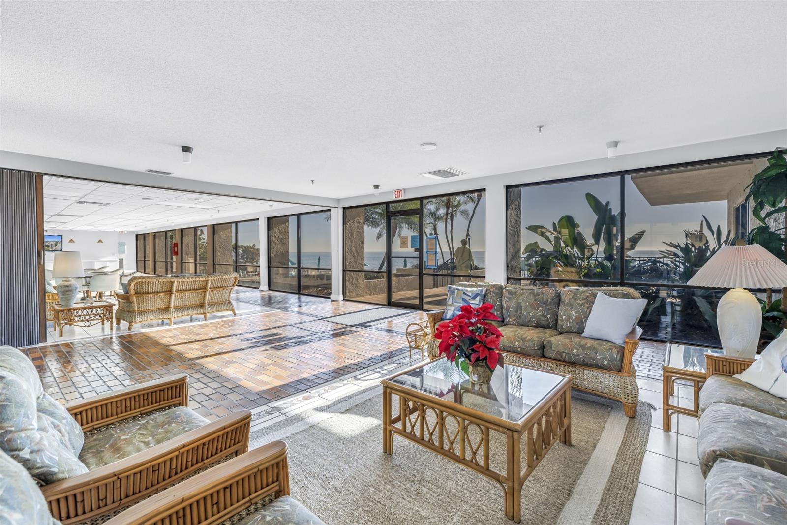 15462 GULF BLVD #1006 — photo 39